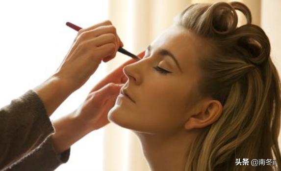 正规学校美容师培训（正规的美容培训学院）